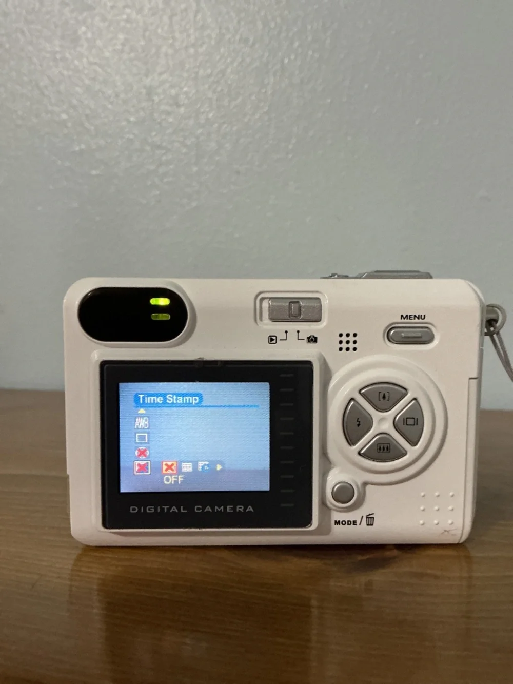 Y2K VuPoint Solutions 5.0 Megapixels White Digital Camera